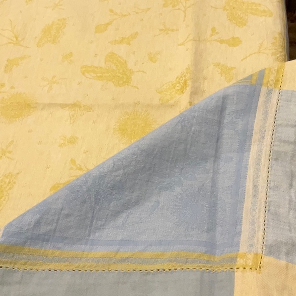 Are you ready for Spring?This will do it, Williams Sonoma blue/yellow tablecloth